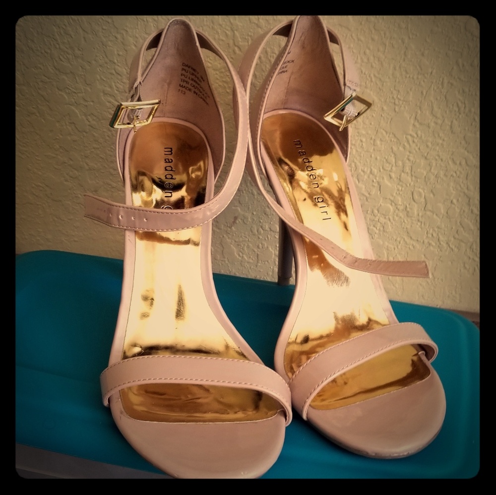 Gorgeous Open-toe ankle strap Heels